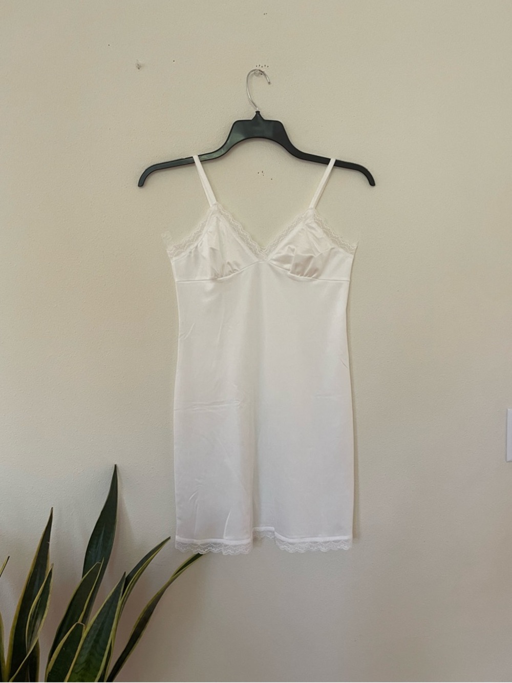 🌷Classic White Lace-Trim Slip #73